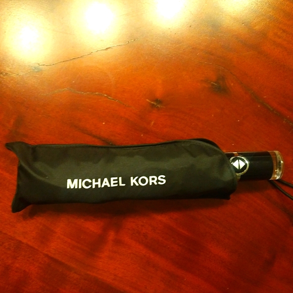 Michael Kors Extendable Umbrella - Picture 1 of 4
